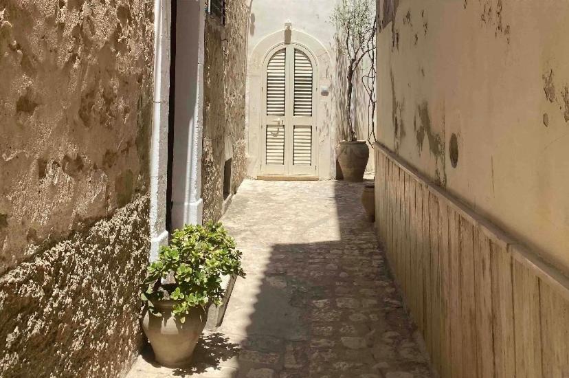 Intown - Dammuso In Pieno Centro Storico Scicli Exterior foto